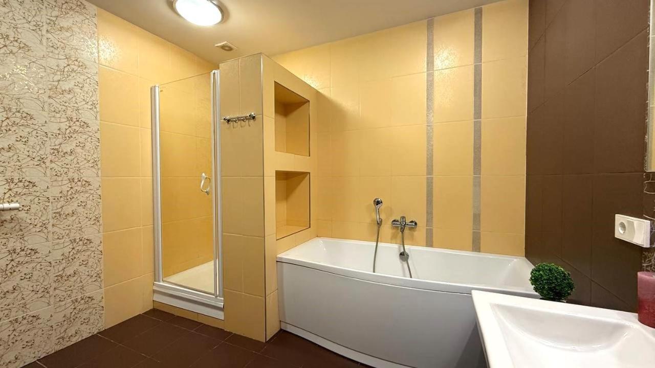 Bright House On 23 Serpnya Charkiw Exterior foto